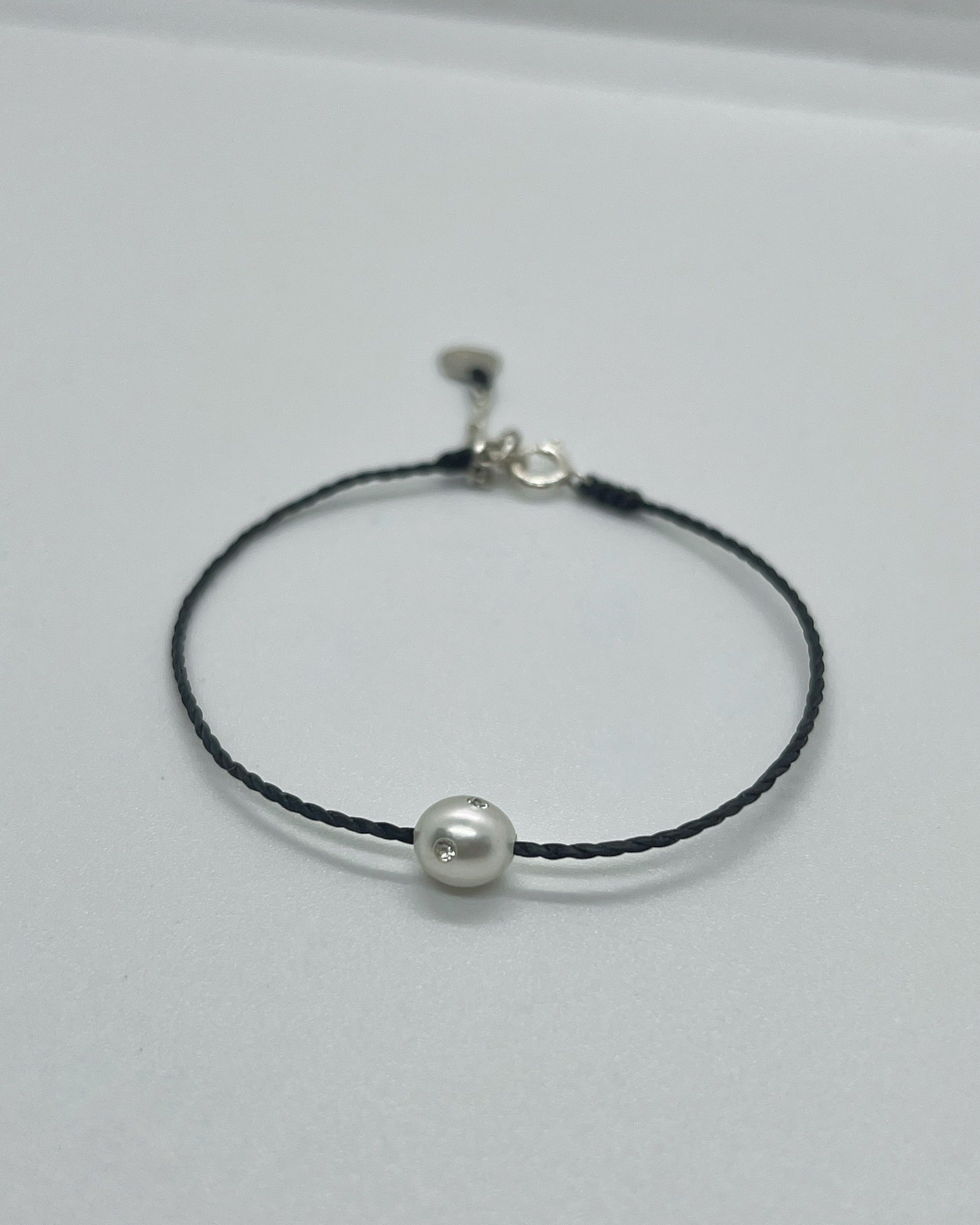 Polkadots string bracelet, Black
