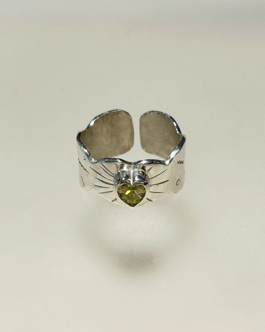 Heart stone ring