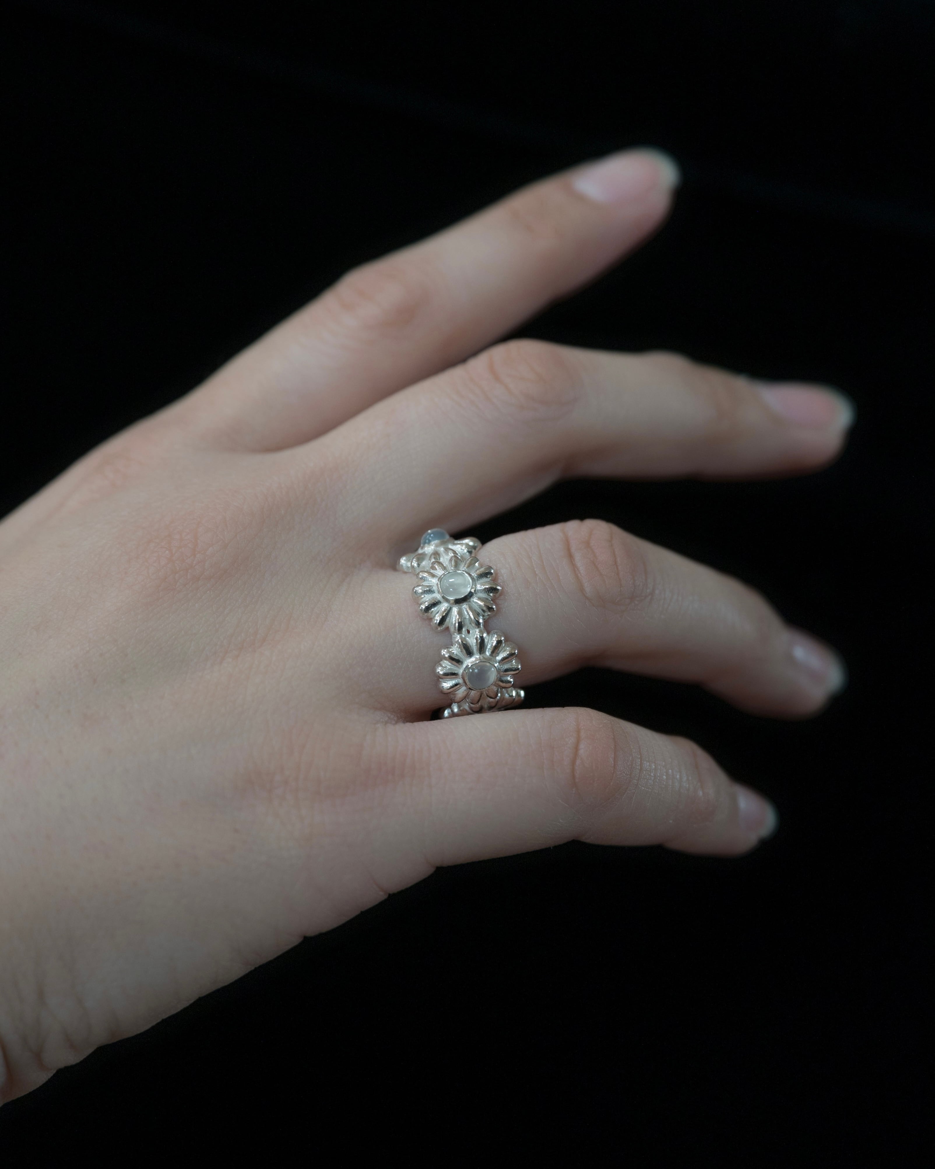 Bloom stone ring
