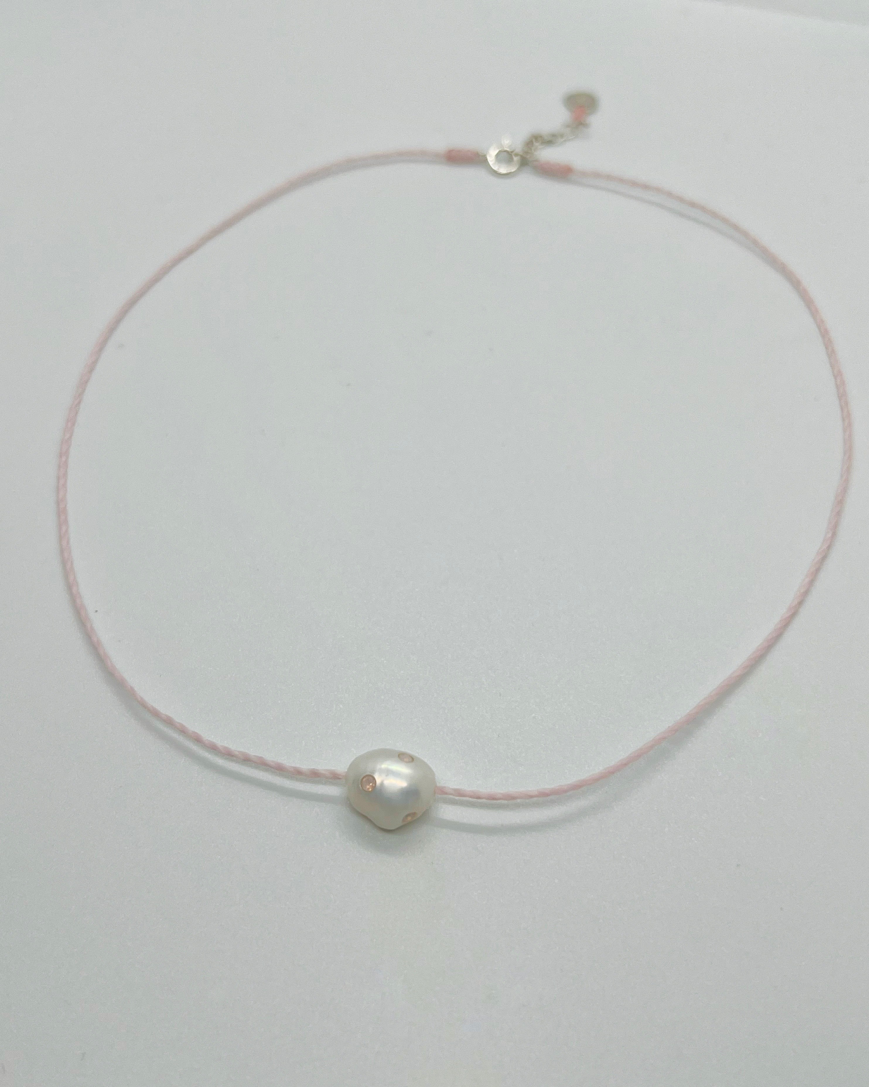 Irregular polkadots string necklace, Pale pink