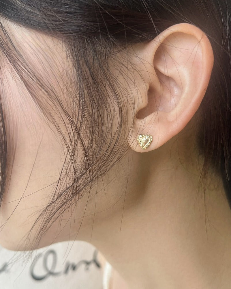 [single] vintage Heart piercing