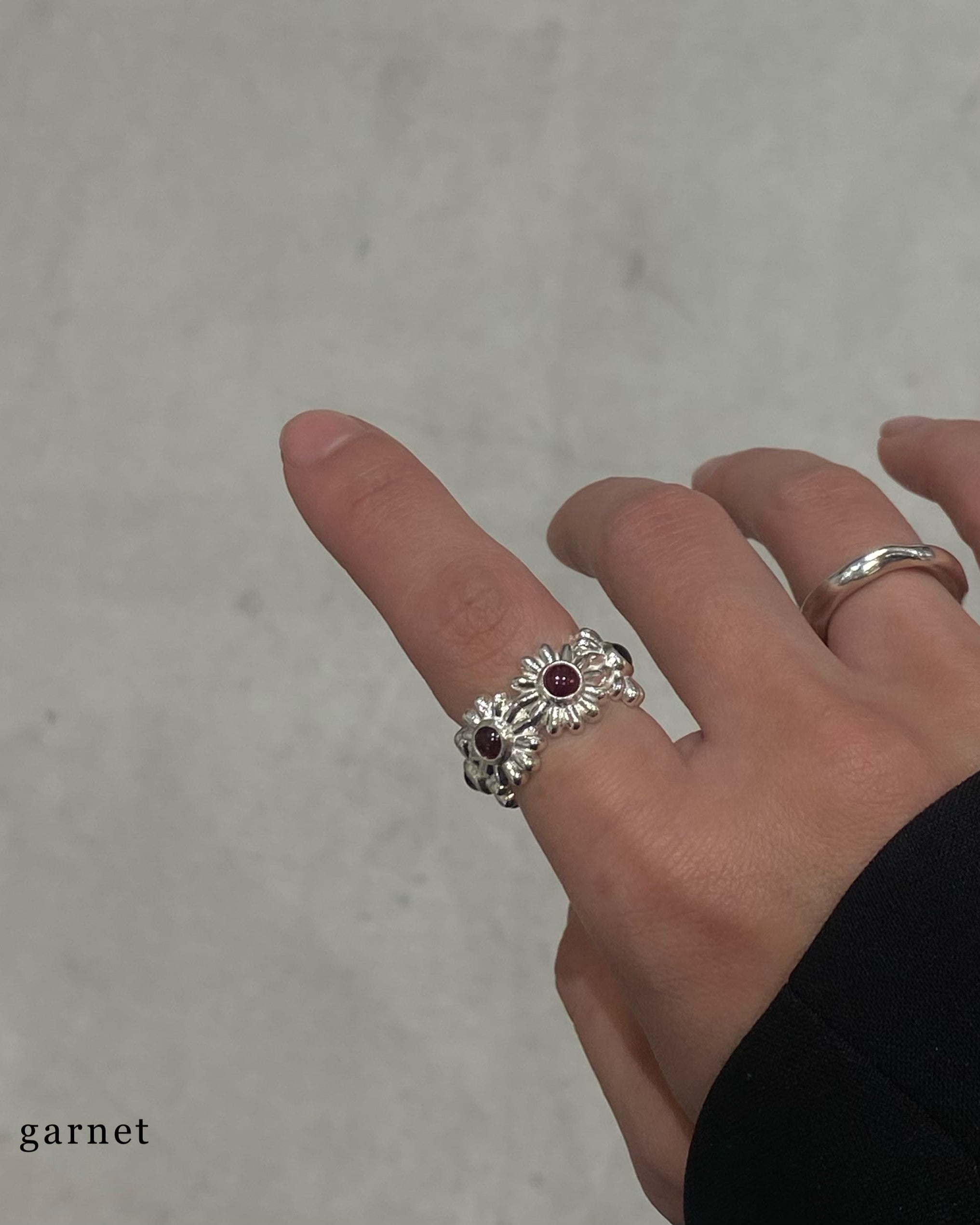 Bloom stone wide ring