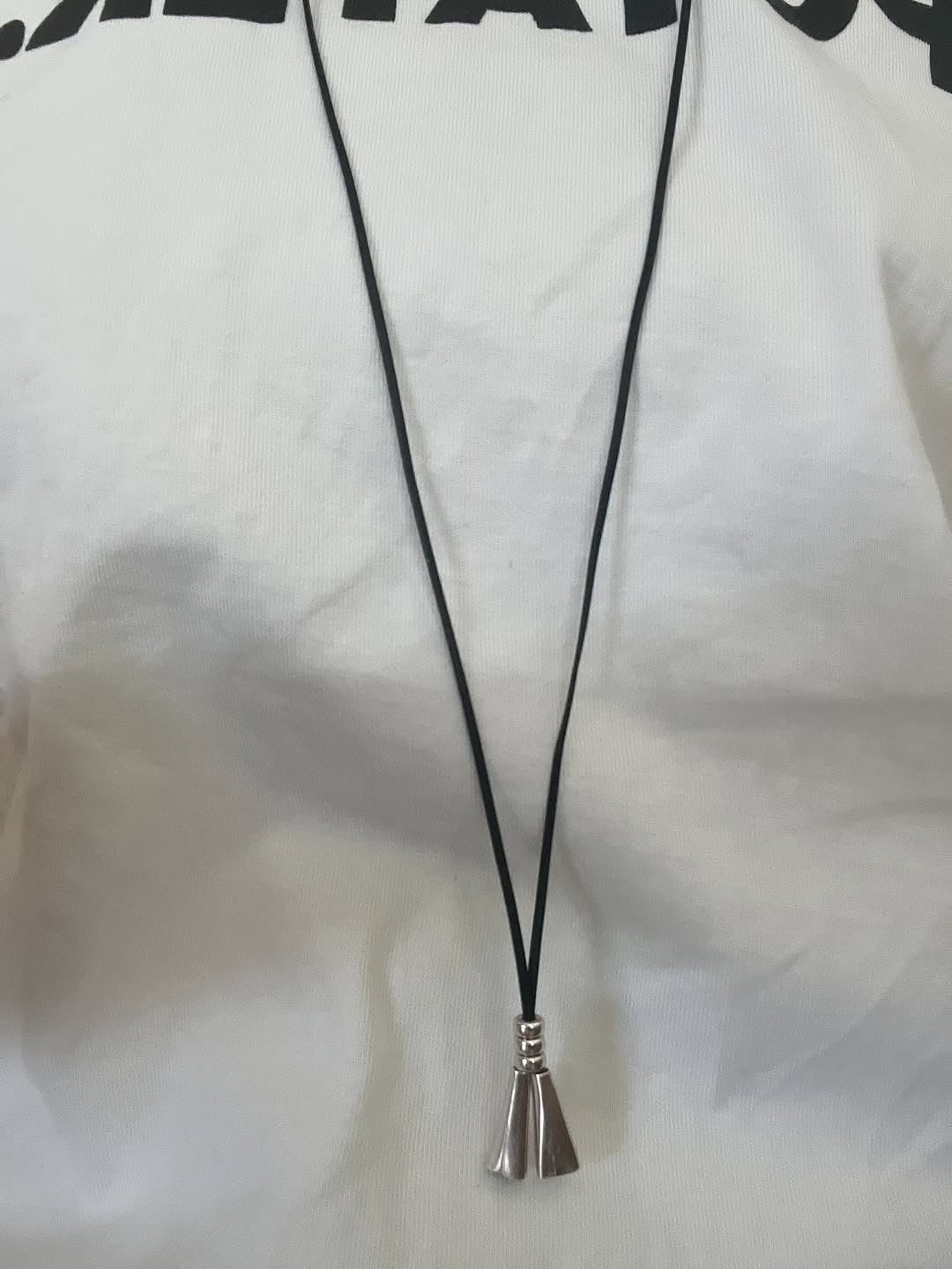 Tutu leather necklace