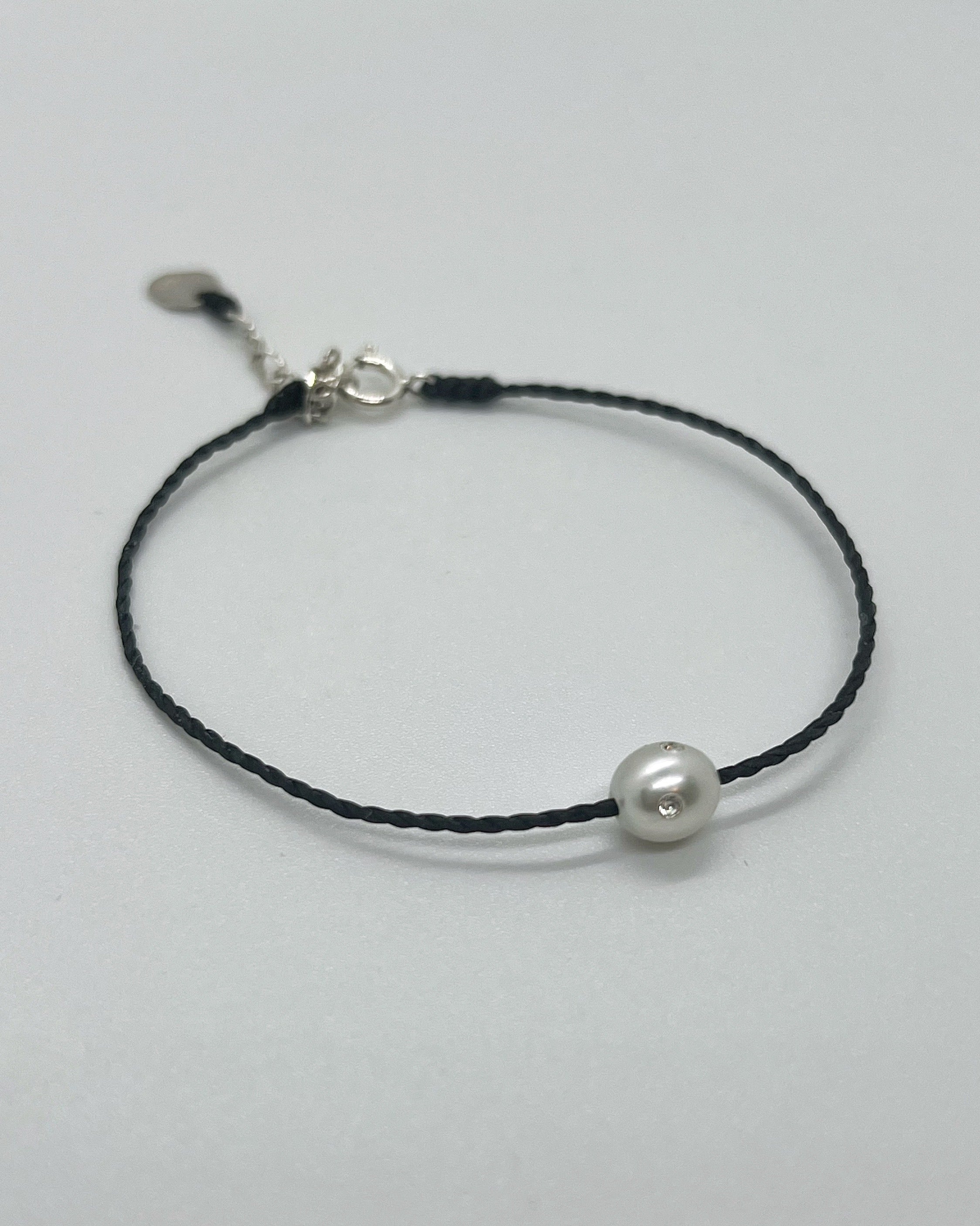 Polkadots string bracelet, Black