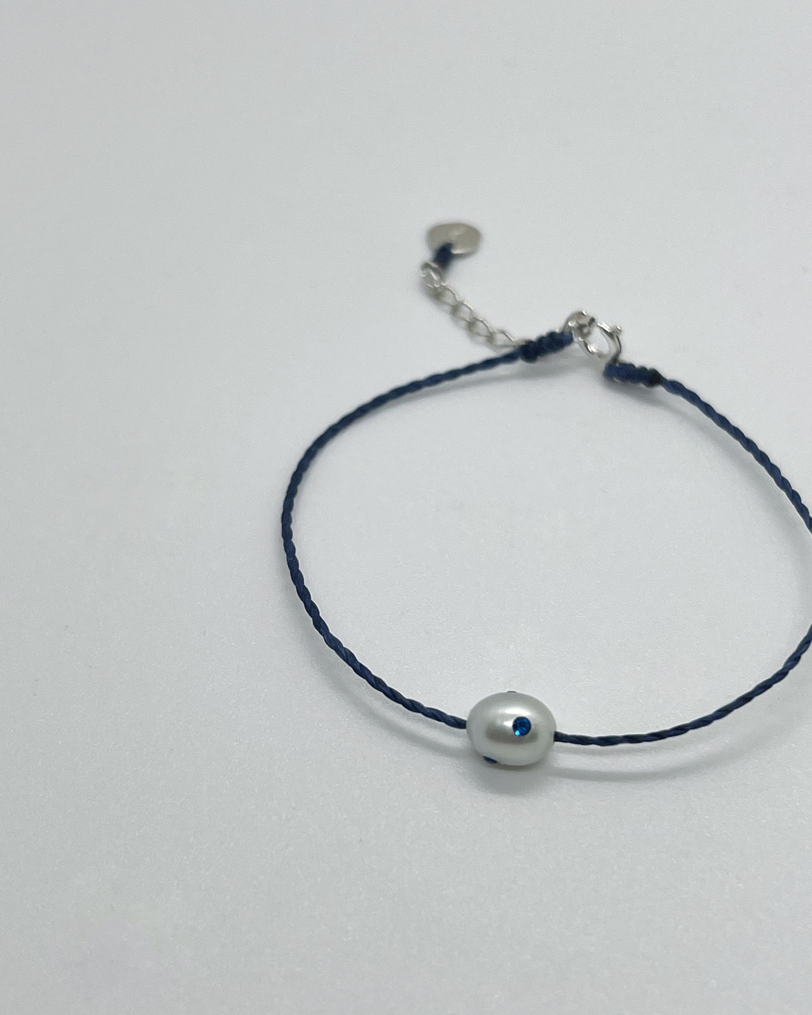 Polkadots string bracelet, blue