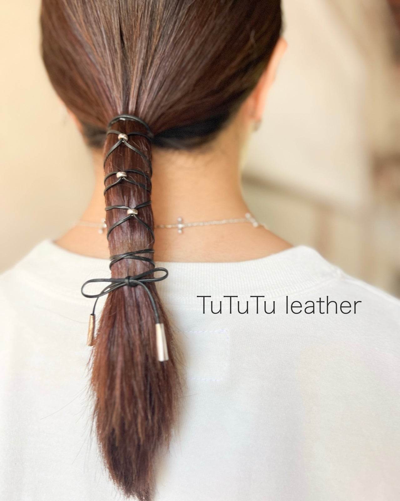 Tutu leather necklace