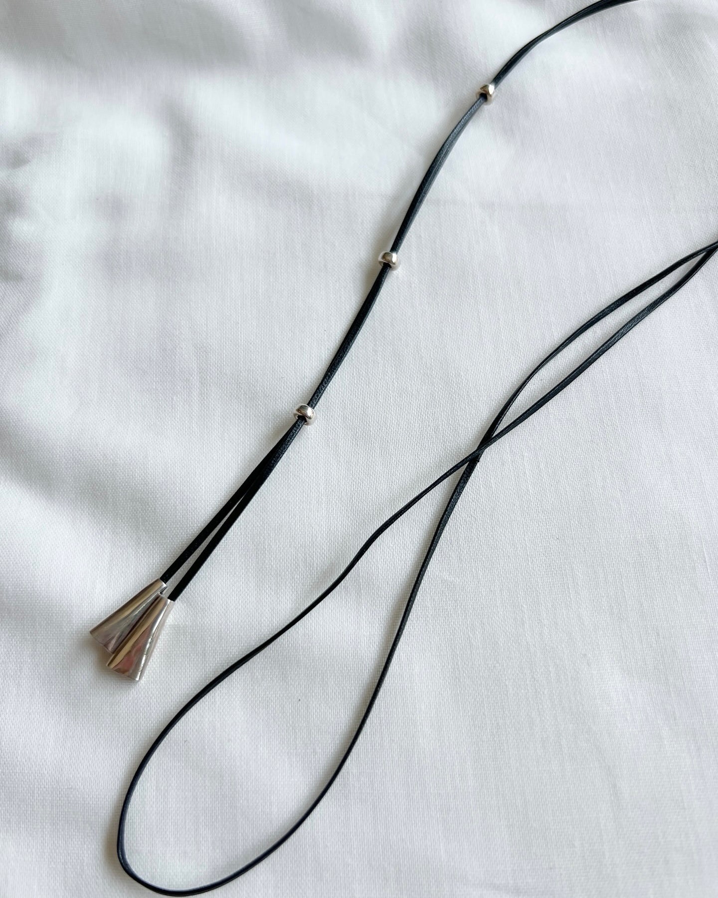 Tutu leather necklace