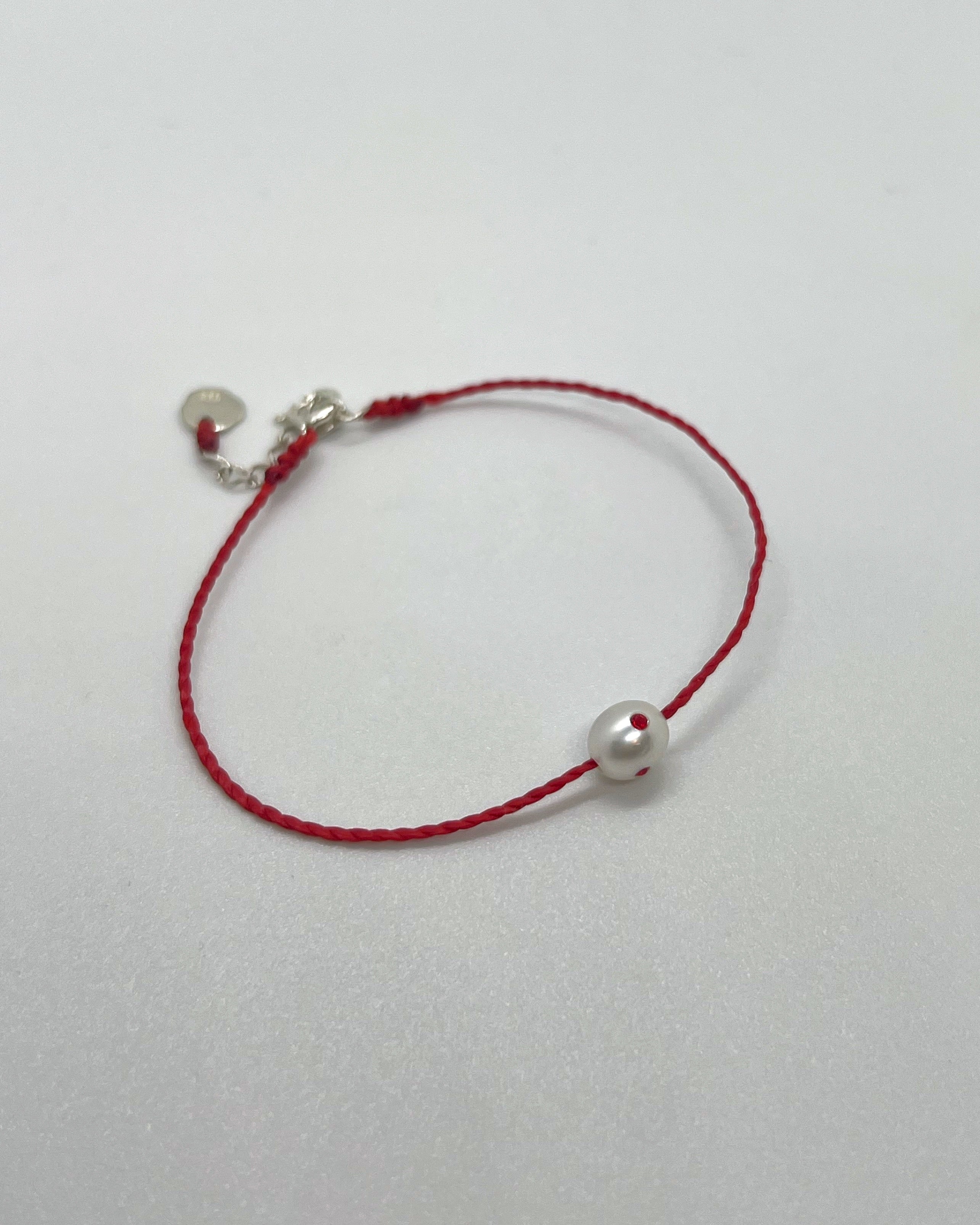 Polkadots string bracelet, Red