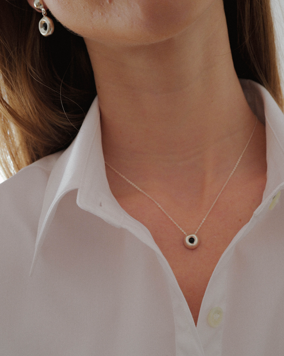 Gleam Necklace (black)