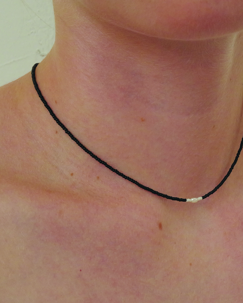 Mini pearl necklace