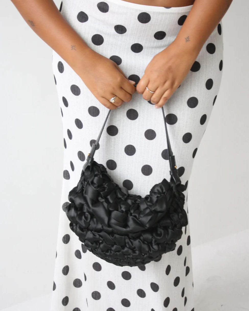 Clam leather strap bag - Black