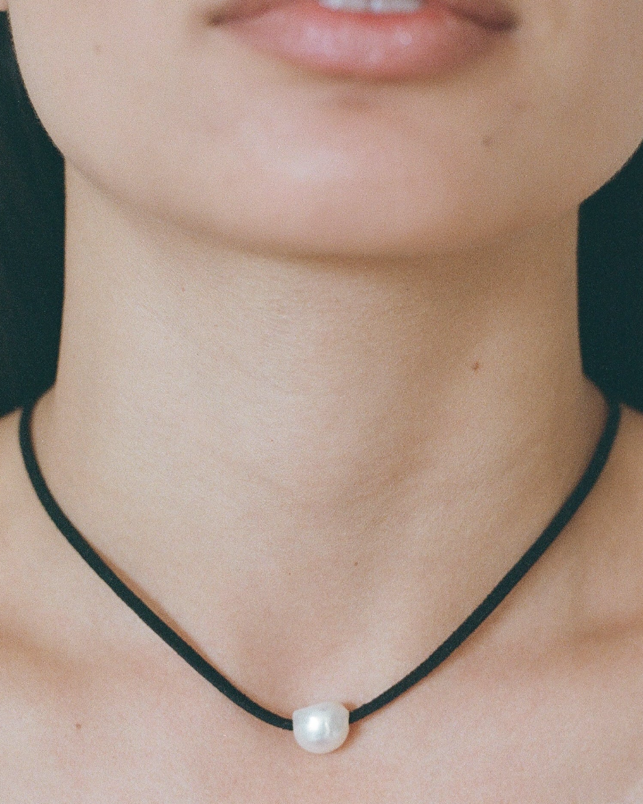 Baroque peacock white pearl choker ( Adjustable)