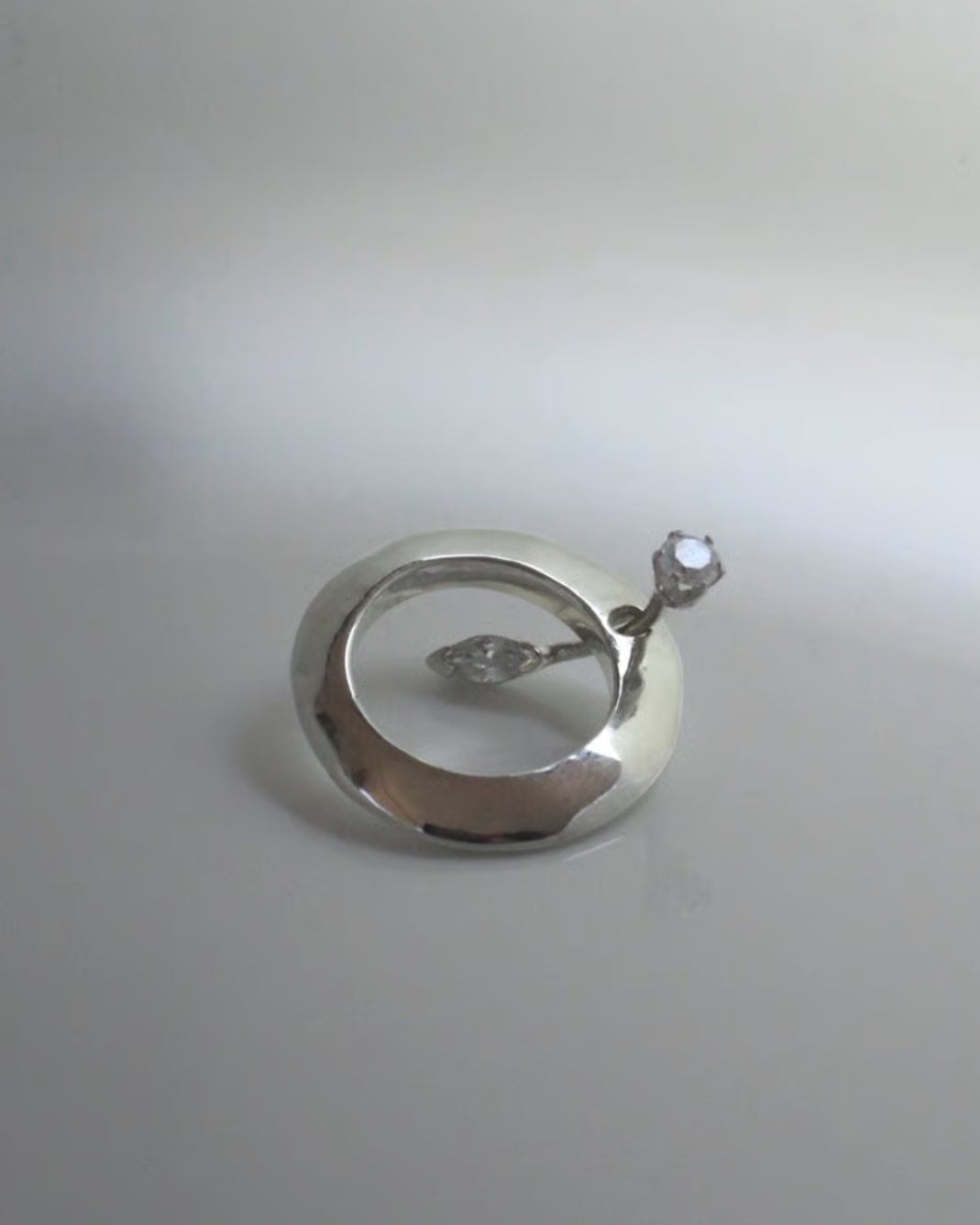 Line with stone ring