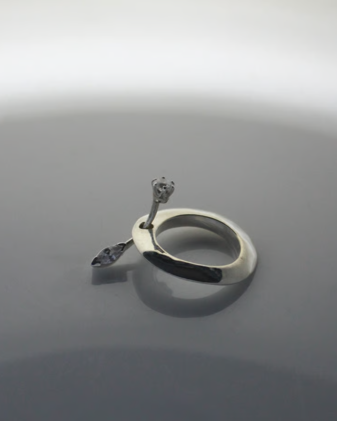 Line with stone ring