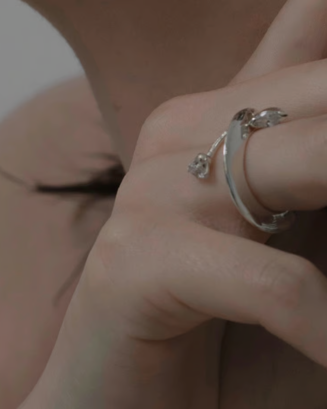 Line with stone ring