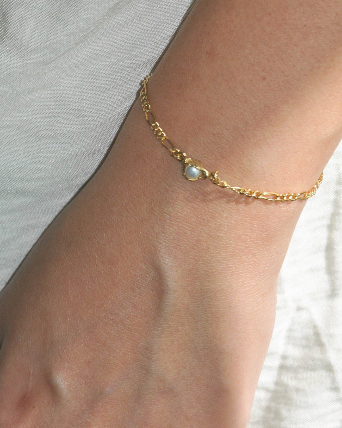 Daily pearl bracelet (silver version)