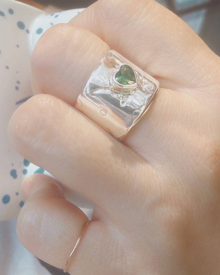 Green heart ring