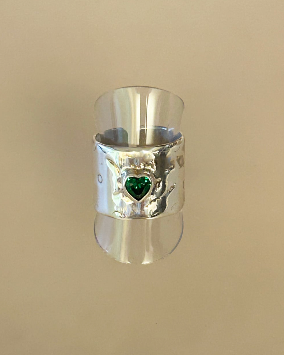 Green heart ring