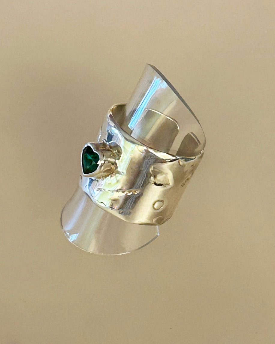 Green heart ring