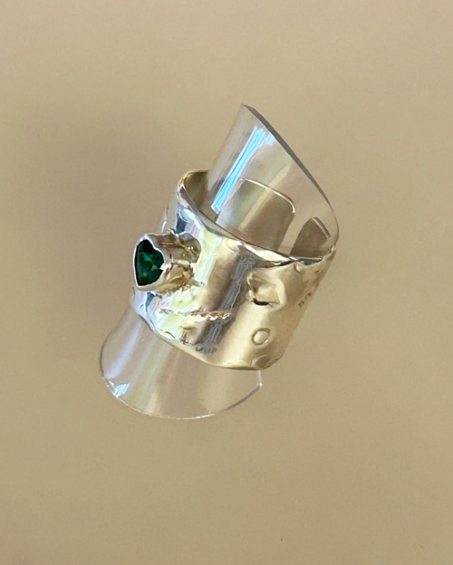 Green heart ring