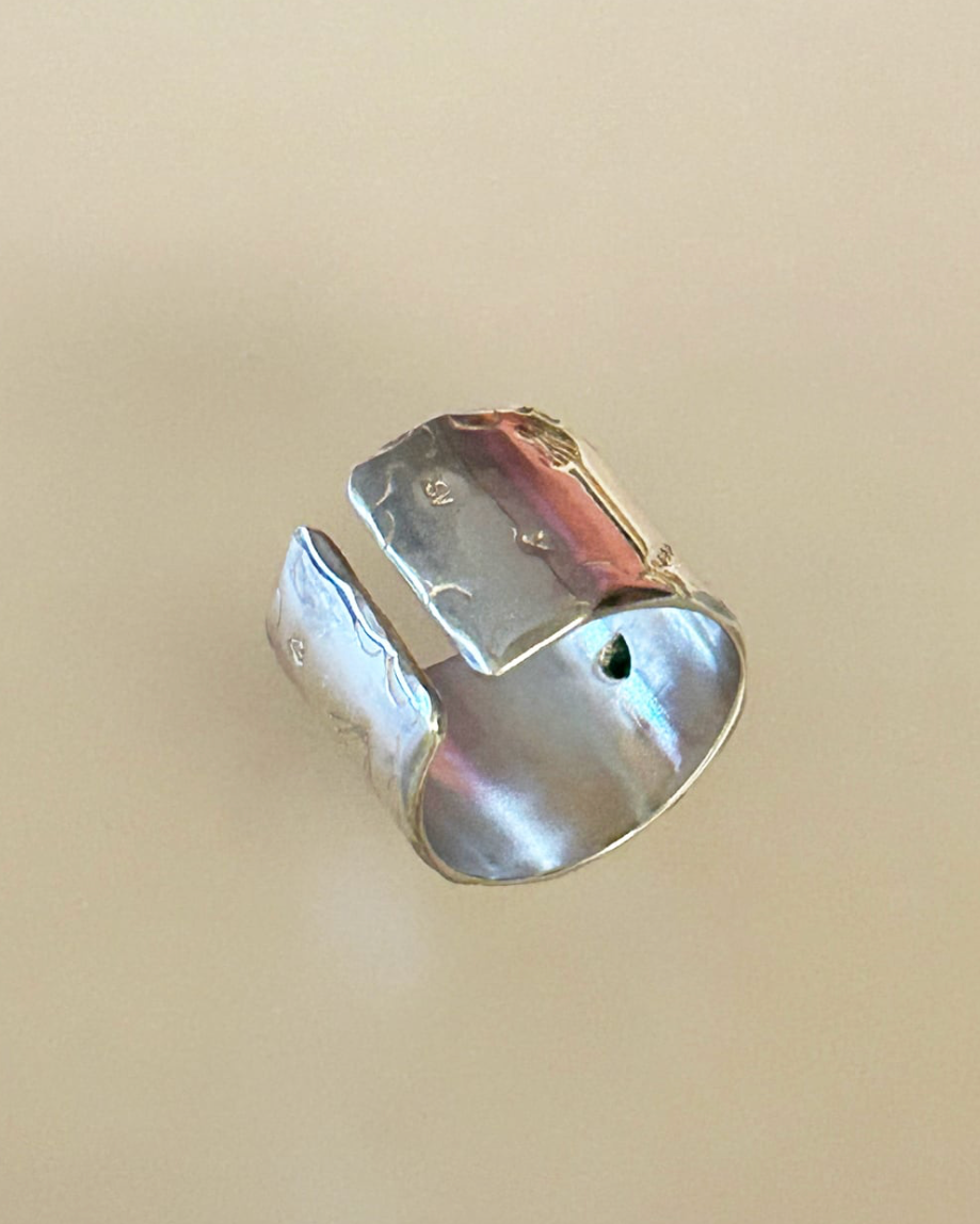 Green heart ring