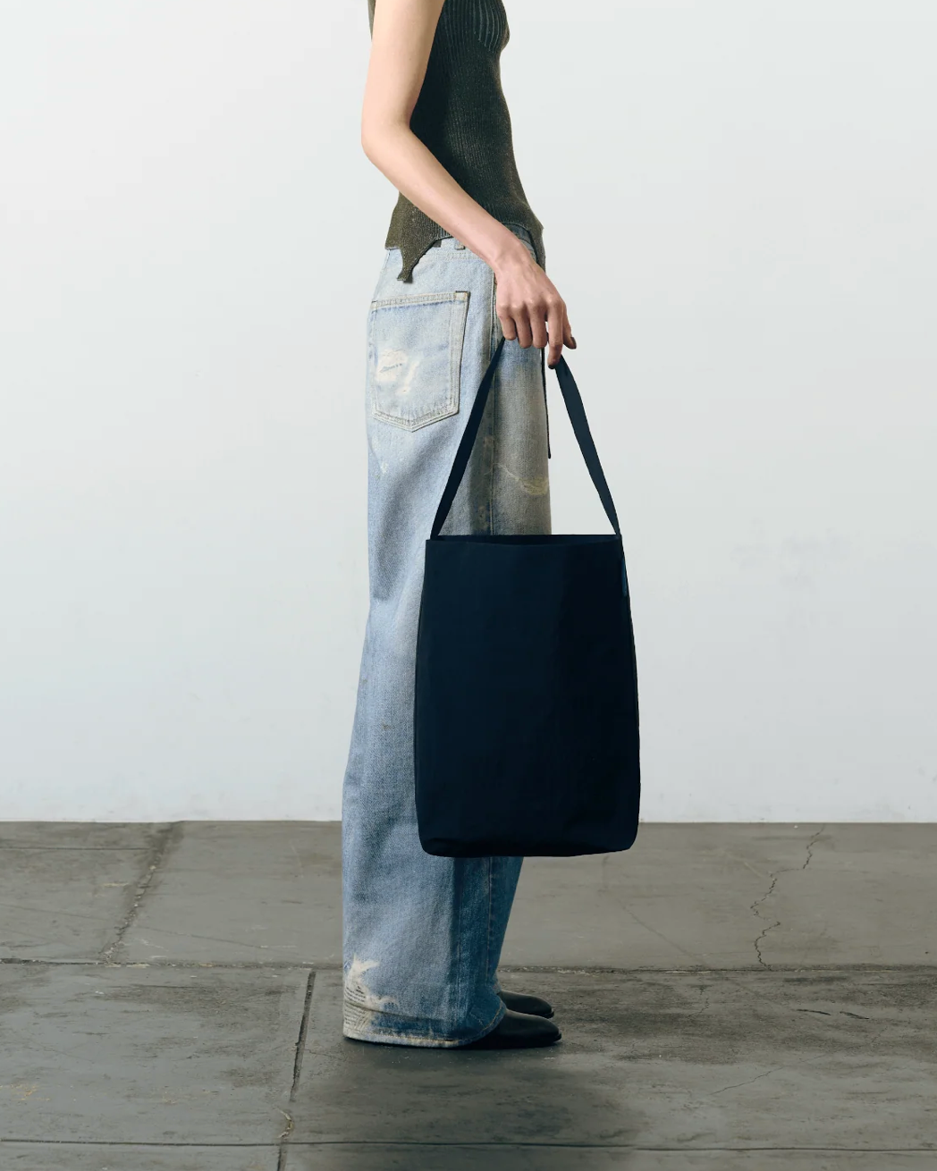 KONBU® Midi tote in Black