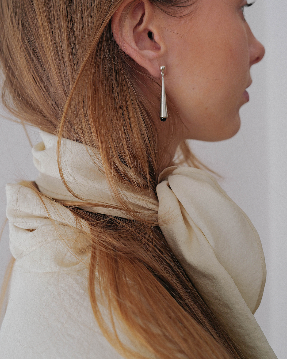 Tear Earring (black)