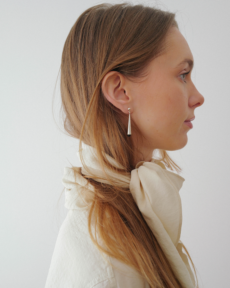 Tear Earring (black)