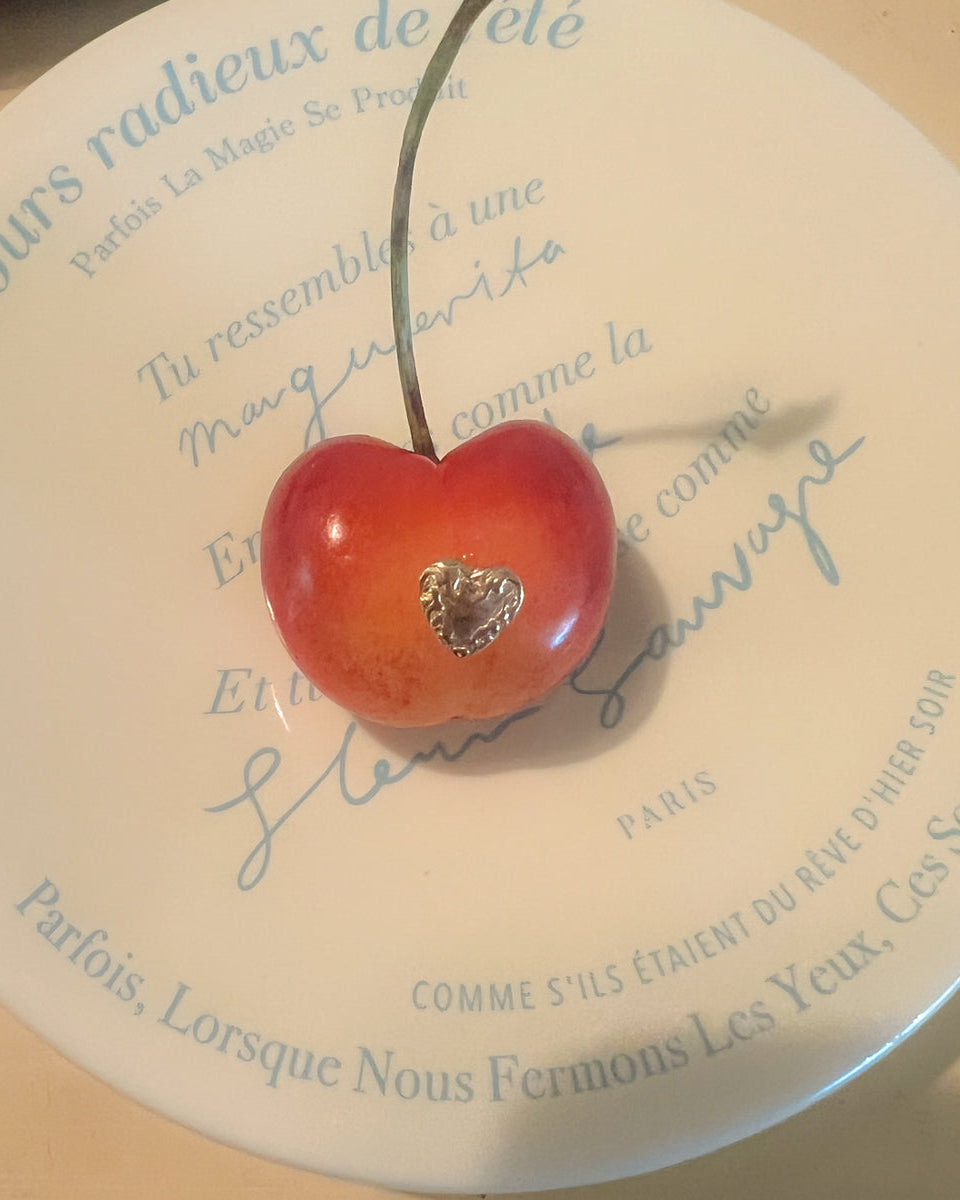 [single] vintage Heart piercing